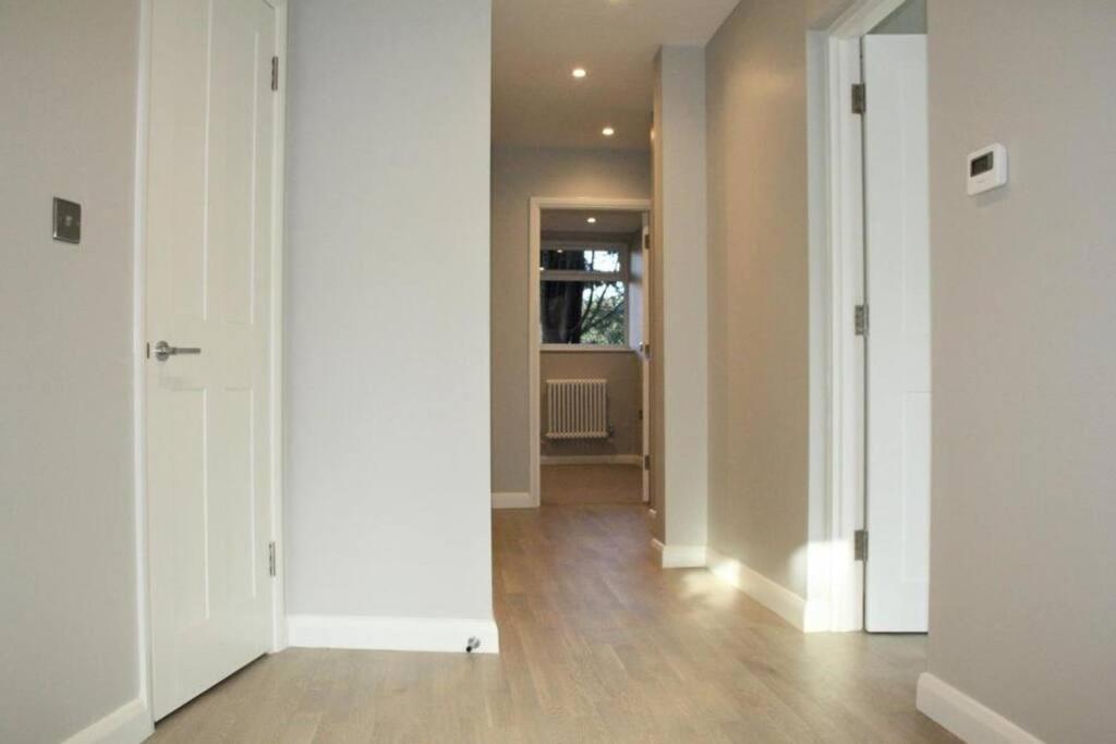 Ferienwohnung Marvellous New Build 2 Bed Flat - 1 Ophelia Court Epsom Exterior foto